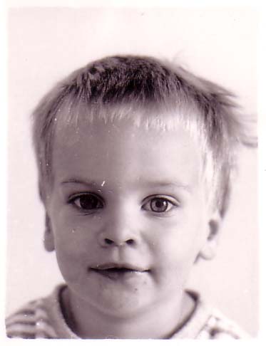 http://www.k-netweb.net/blog/datas/2005/10/02/moi_petit.jpg